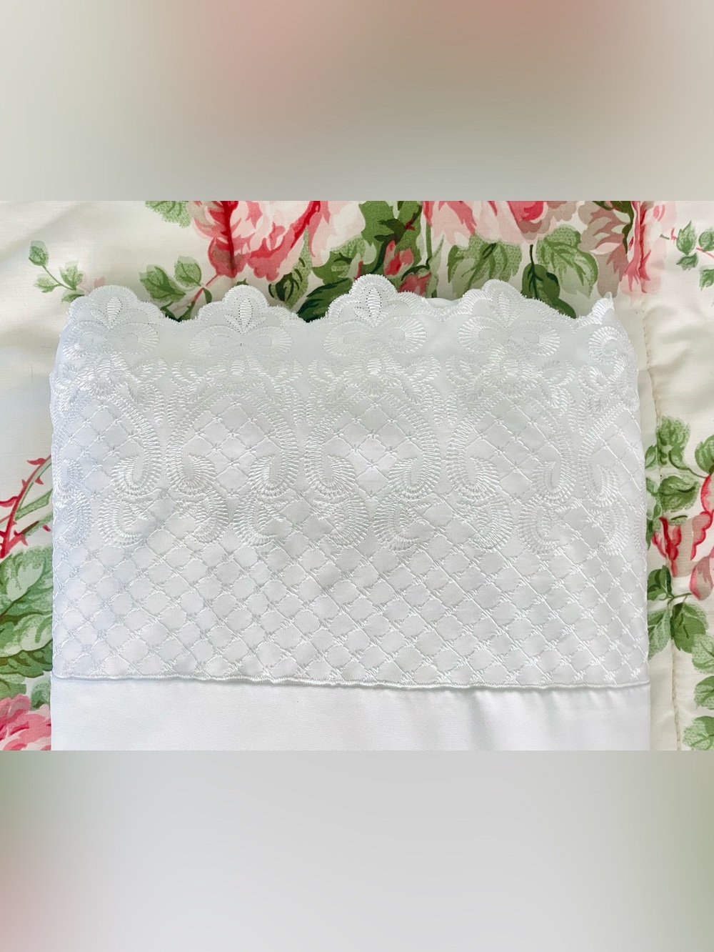 Elegant Flat Sheet White 6” Lace Cuff Polyester Queen Sz